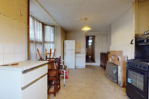 28 Chestnut Avenue North, London, E17 3NF