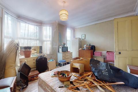 28 Chestnut Avenue North, London, E17 3NF