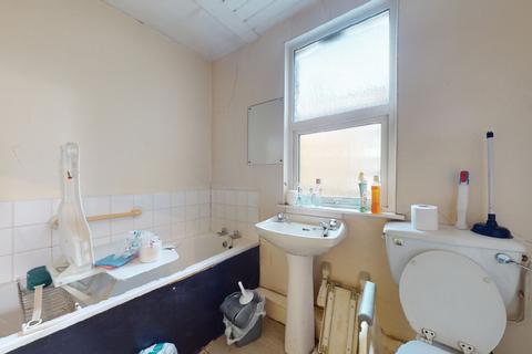 28 Chestnut Avenue North, London, E17 3NF
