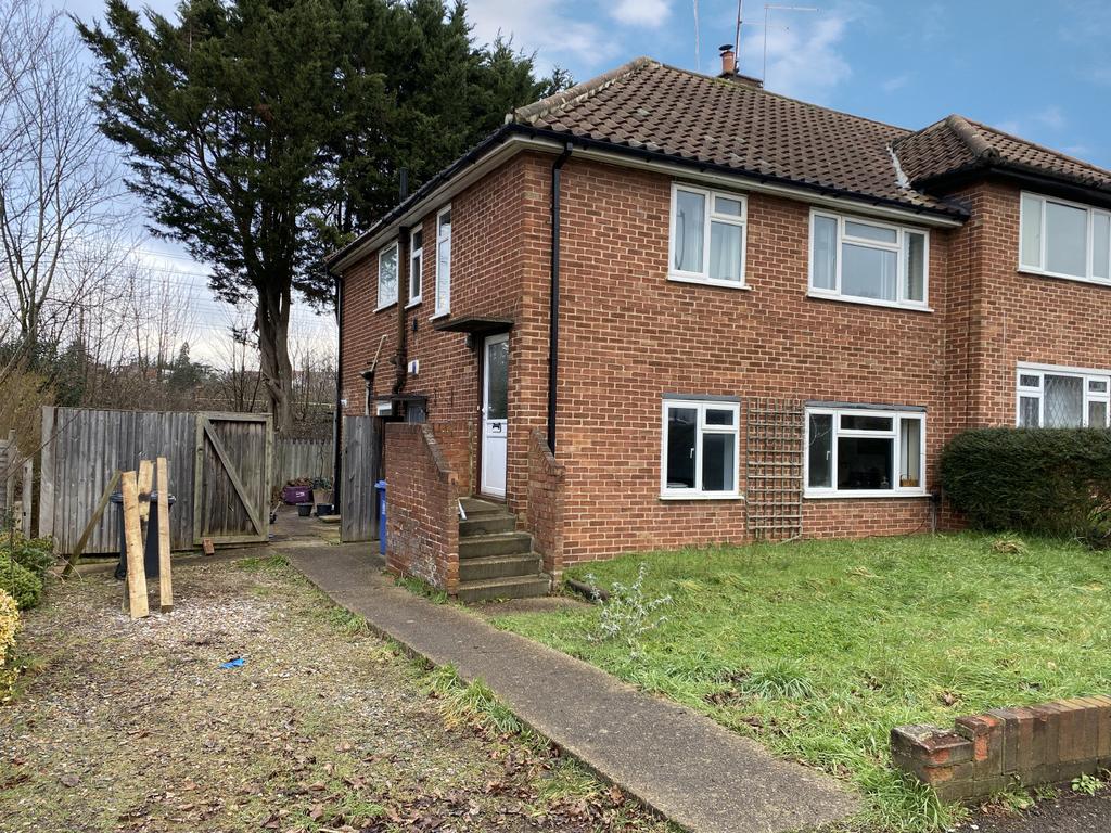 62 Brunel Road, Maidenhead 2 bed £80,000