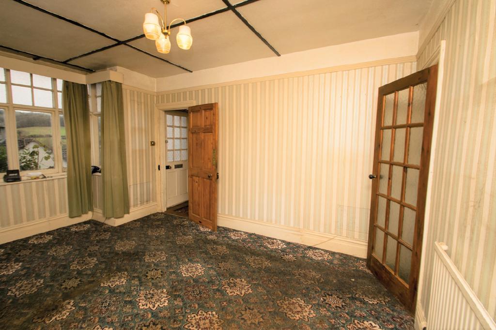 Homeleigh, Butterrow Hill, Stroud... 3 bed semidetached house £140,000