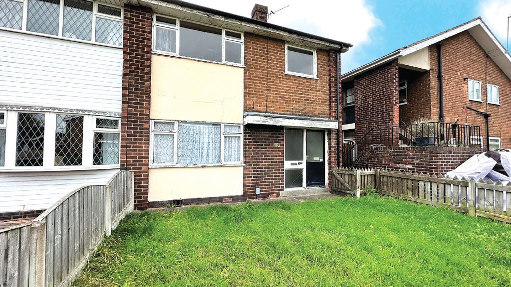 37 Cedar Court, Castleford, Wakefield 3 bed semidetached house £40,000
