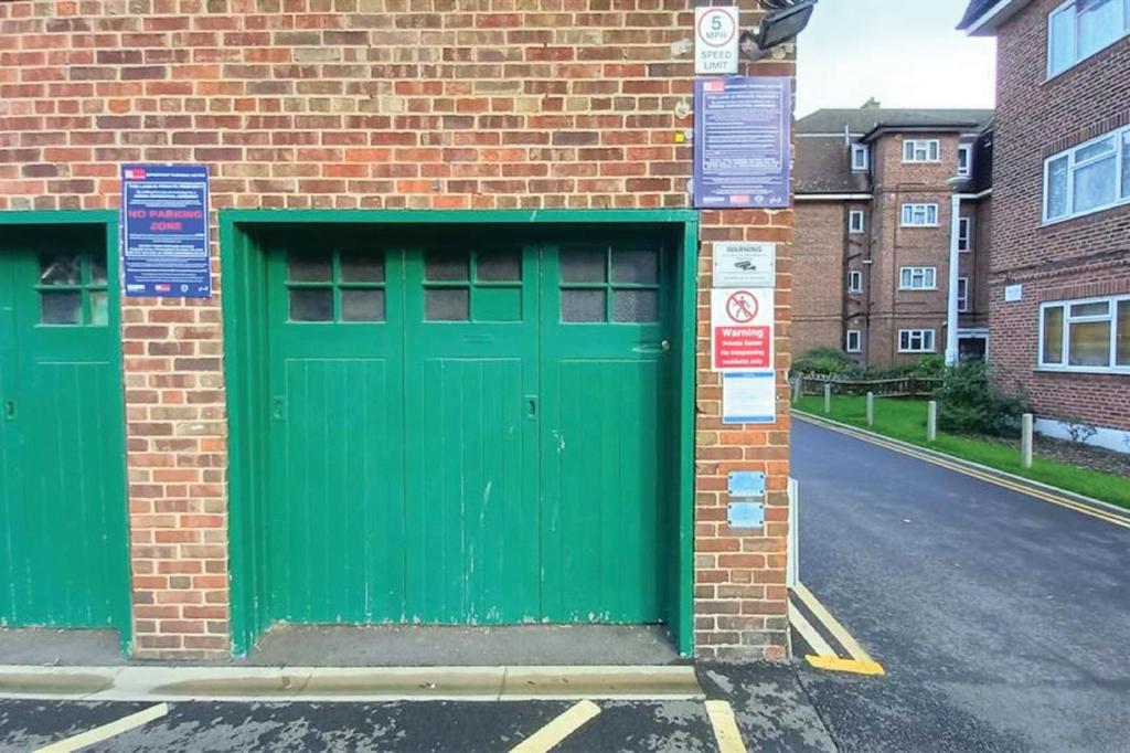 Garage 4, 26 Danes Court, North End... Garage £1,000