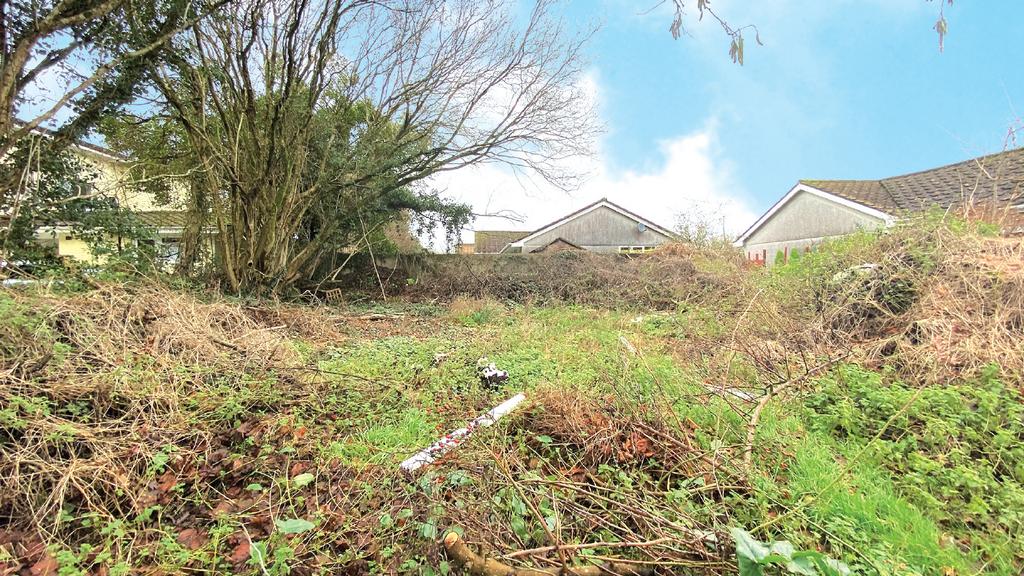 Land at Eddystone Rise, Liskeard... Land £5,000