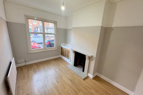 2 bedroom terraced house to rent, Clarendon Park