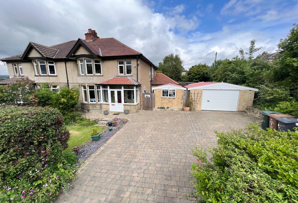 Bankfield Road, Nab wood Shipley, West Yorkshire 4 bed semidetached