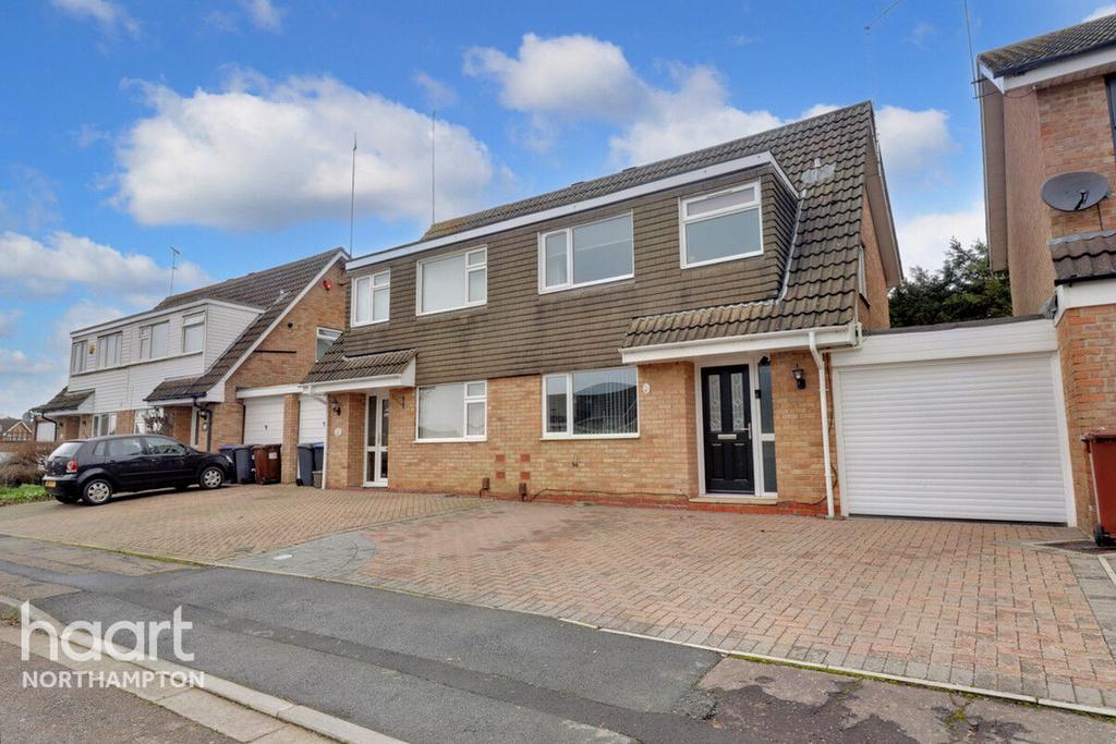 Obelisk Rise, Northampton 3 bed semidetached house for sale £290,000