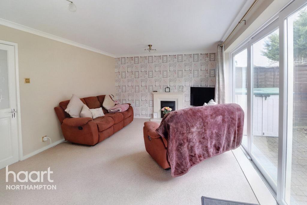 Obelisk Rise, Northampton 3 bed semidetached house for sale £290,000