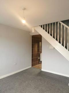 2 bedroom terraced house to rent, Clare Hill, Huddersfield, HD1