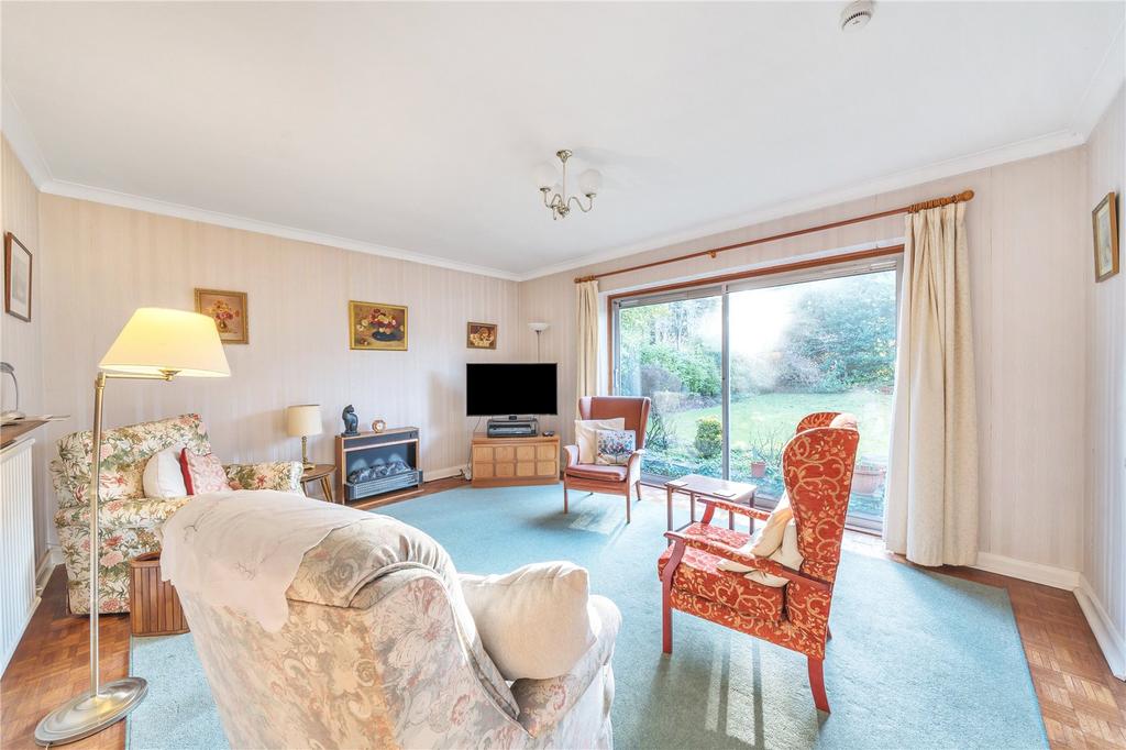 Sole Farm Road, Great Bookham, KT23 4 bed detached house £800,000