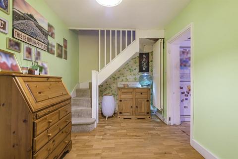 42 Hutton Village, Hutton, Brentwood, CM13 1RU