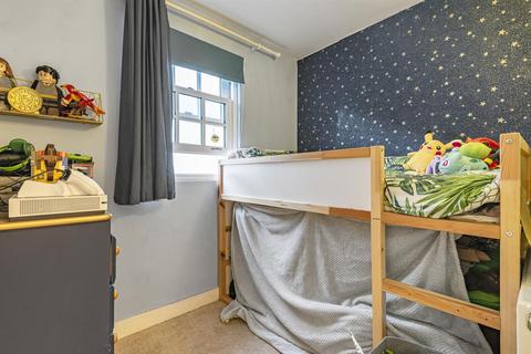 42 Hutton Village, Hutton, Brentwood, CM13 1RU