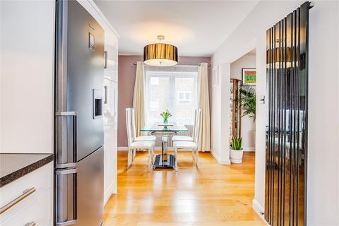 3 bedroom terraced house for sale - Rochelle Close, London, SW11