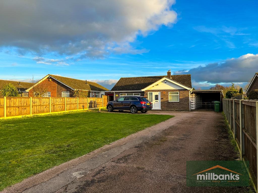 Cedar Drive, Attleborough, Norfolk, NR17 2EY 3 bed detached bungalow