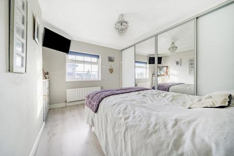 147 Vicarage Road, Sunbury-on-thames, TW16 7QB