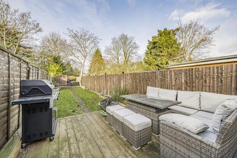 147 Vicarage Road, Sunbury-on-thames, TW16 7QB