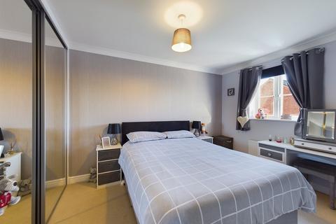 17 Laurel Grove, Uttoxeter, ST14 7EL