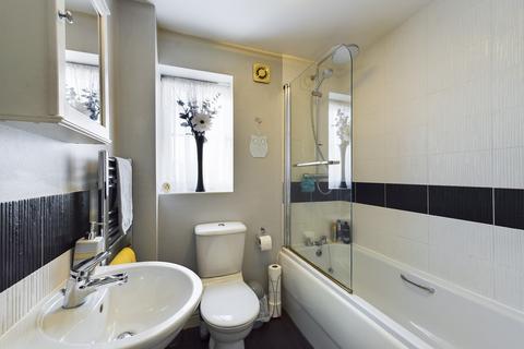 17 Laurel Grove, Uttoxeter, ST14 7EL