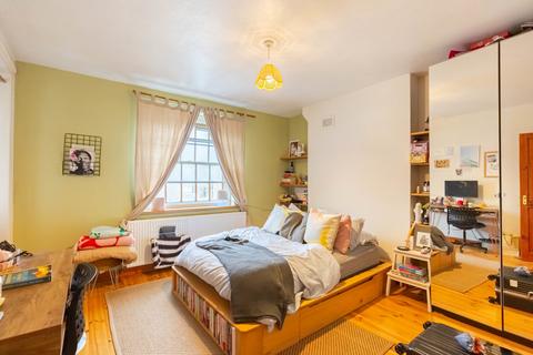 3 bedroom maisonette for sale, Hazellville Road, Islington, London, N19