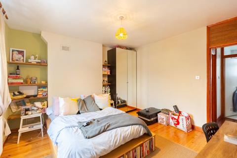 3 bedroom maisonette for sale - Hazellville Road, Islington, London, N19