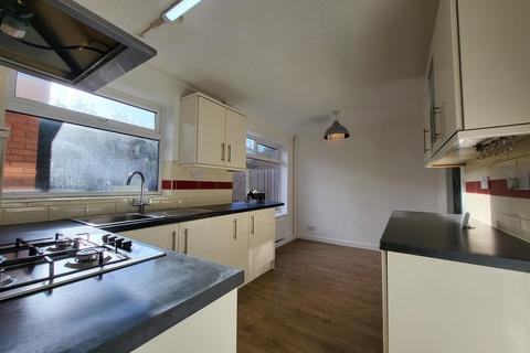 4 bedroom semi-detached house to rent, Barnfield Way, Stafford