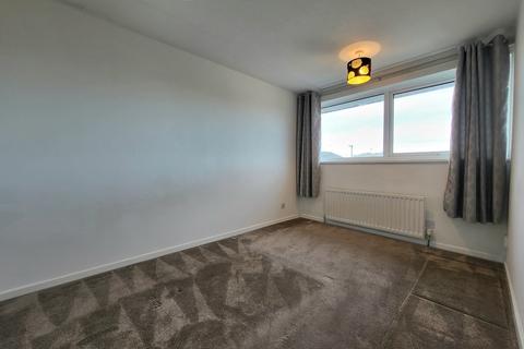 4 bedroom semi-detached house to rent, Barnfield Way, Stafford