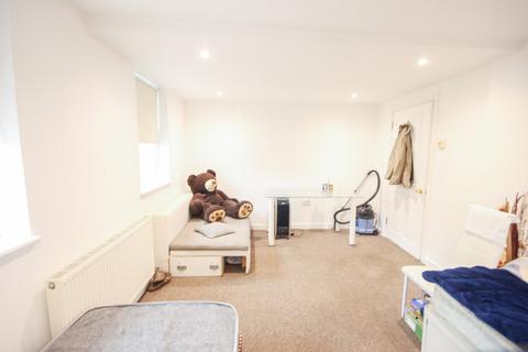 2 bedroom apartment to rent, High Street, Egham