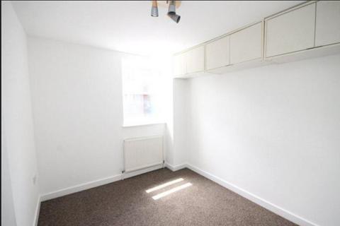 2 bedroom apartment to rent, High Street, Egham