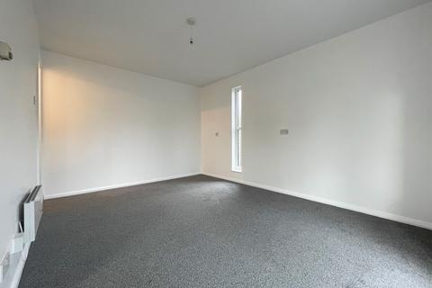 Studio to rent, Shinners Close, South Norwood