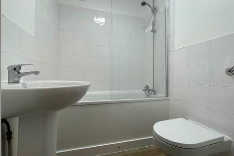 Studio to rent, Shinners Close, South Norwood