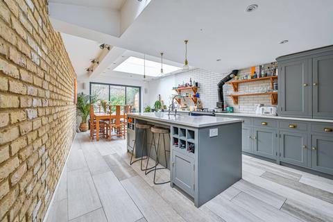 18 Loughborough Park, London, SW9 8TR