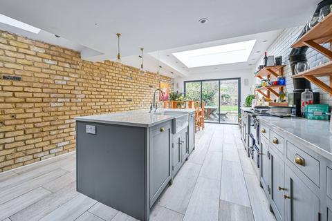 18 Loughborough Park, London, SW9 8TR