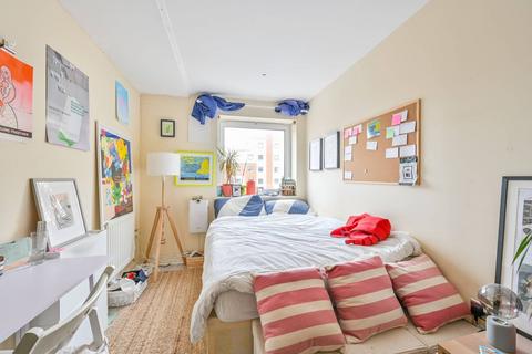 3 bedroom flat for sale - Wards Wharf Approach, Docklands, London, E16
