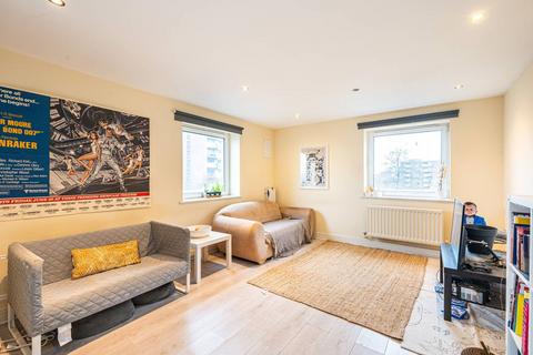 3 bedroom flat for sale, Wards Wharf Approach, Docklands, London, E16
