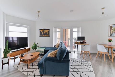2 bedroom flat for sale - Chambray House, Hackbridge, WALLINGTON, SM6