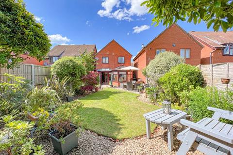 18 Old Lindens Close, Sutton Coldfield, B74 2EJ