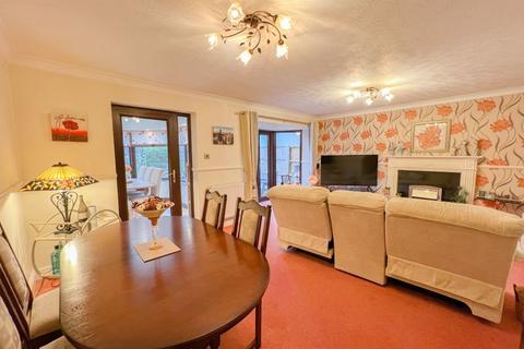 18 Old Lindens Close, Sutton Coldfield, B74 2EJ