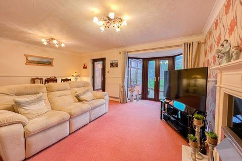 18 Old Lindens Close, Sutton Coldfield, B74 2EJ