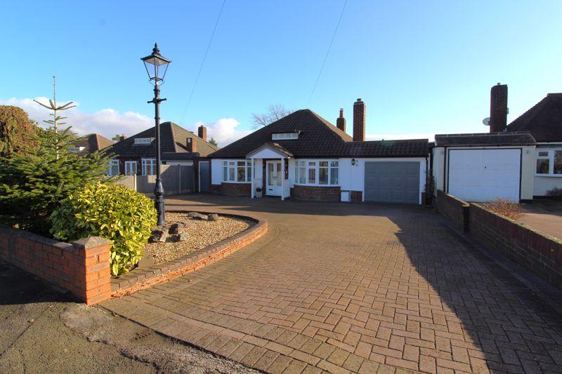 Lazy Hill Road, Aldridge, WS9 8RR 3 bed detached bungalow for sale £