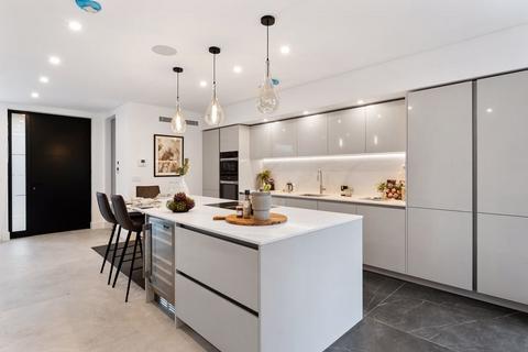 4 bedroom semi-detached house to rent, Gulliver Place, Muswell Hill, N10