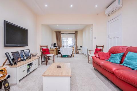 27 Grosvenor Avenue, Harrow, HA2 7AS