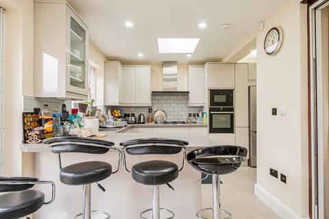 27 Grosvenor Avenue, Harrow, HA2 7AS