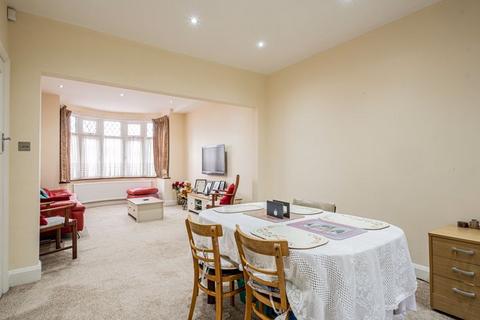 27 Grosvenor Avenue, Harrow, HA2 7AS