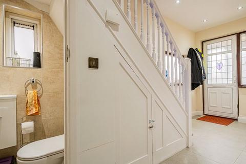 27 Grosvenor Avenue, Harrow, HA2 7AS