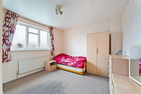 70 Gander Green Lane, Sutton, SM1 2EJ