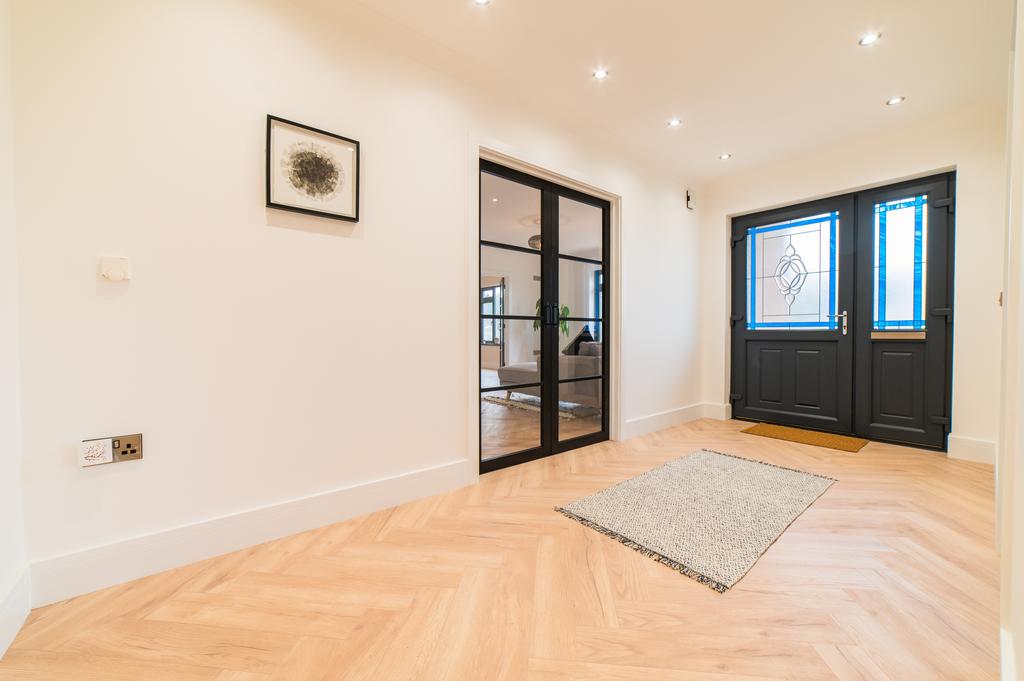 Impressive reception hallway (second image)