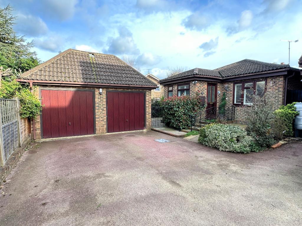 Chandlers Way, Steyning, West Sussex, BN44 3NG 2 bed bungalow for sale