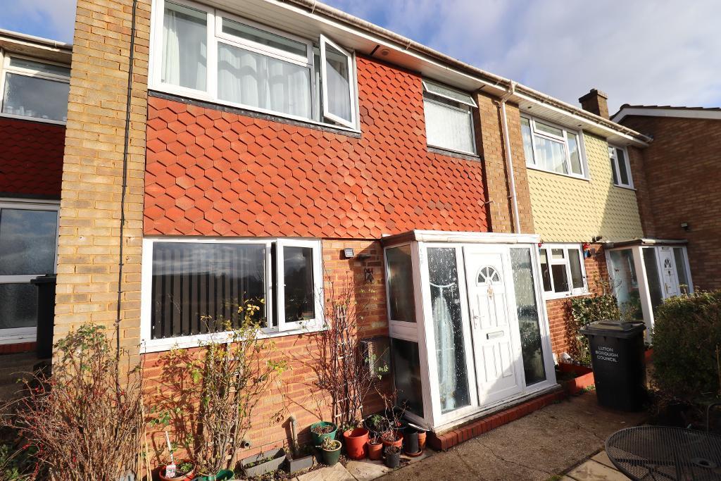 Brendon Avenue, Vauxhall Park, Luton... 3 bed terraced house £270,000