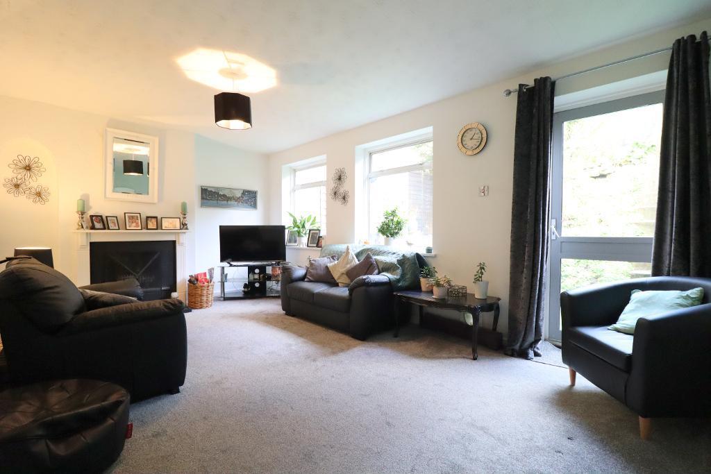 Brendon Avenue, Vauxhall Park, Luton... 3 bed terraced house £270,000