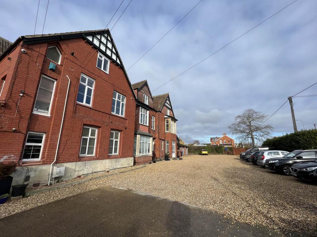 Frome Road, Trowbridge, Wiltshire 2 bed £775 pcm (£179 pw)